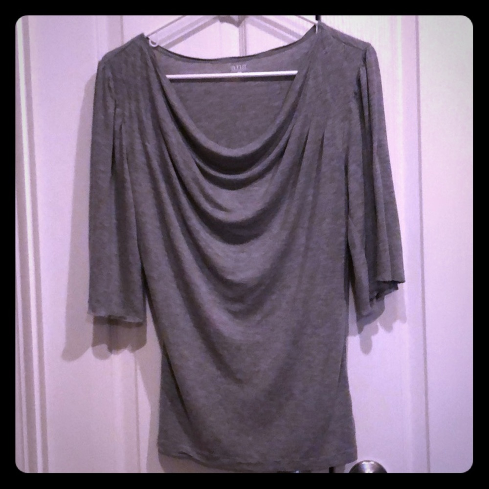 a.n.a Gray Top Size M. Figure Flattering